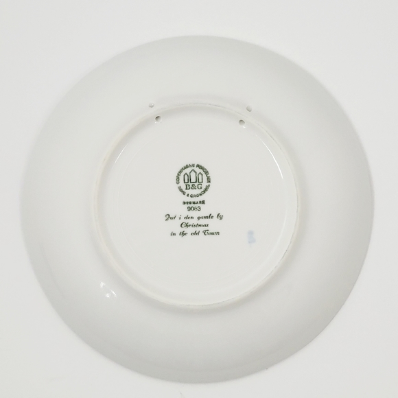 1983 B&G Bing and Grondahl "Christmas in the Old Town" Collectable Plate - Picture 3 of 4